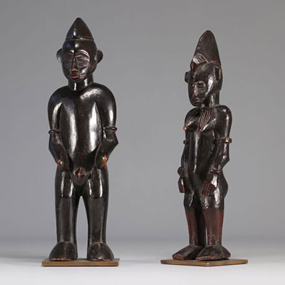 Pair of finely carved ancient Senoufo statues from Côte d'Ivoire