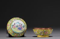 China - Cloisonné enamel box with figures, Canton, 18th-19th century.