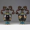 Chine - Paire de vases cloisonnés, anses et corps à décor de dragons.