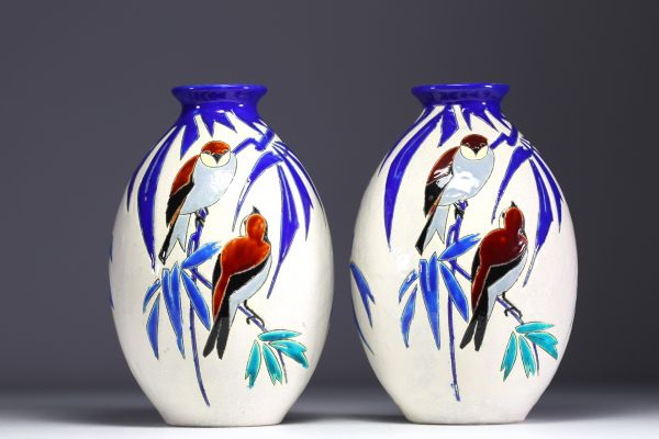 Charles CATTEAU (1880-1966) Paire de vases Kéramis, décor aux hirondelles.