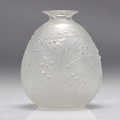 Sabino Small Art Deco vase decorated with foliage and berries