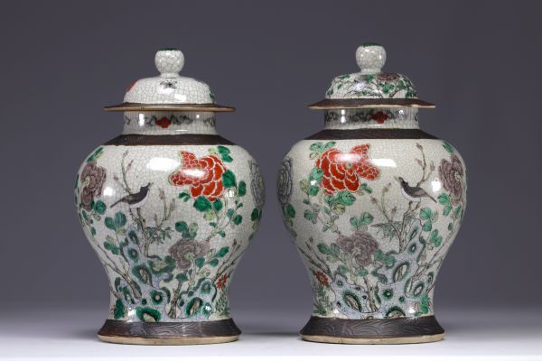 Chine, paire de vases couverts en porcelaine famille verte, Nankin, fin XIXe siècle