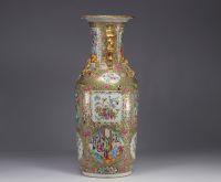 China - large Canton porcelain vase (82cm) with figures, 19th century.