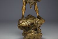 Léon HINGRE (1860-1926) ‘Le charmeur de serpent’ Bronze with golden patina, signed, foundry stamp ‘Louchet, Ciseleur, Paris’.