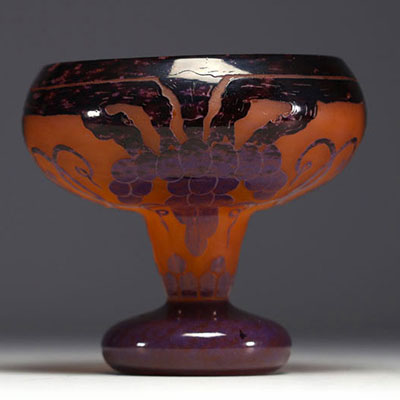 Charles SCHNEIDER (1881-1953) Le verre Français - Bowl on foot in acid-etched multi-layered glass decorated with grapes, signature to the berlingot.