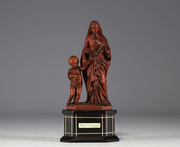 Vierge à l'enfant en buis sur socle en bois noirci, plaquette en os 