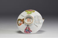 Chine - Bol couvert et soucoupe en porcelaine famille rose 