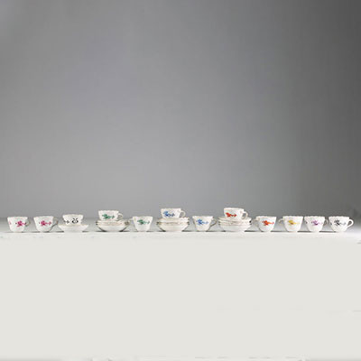 Meissen - Set of 12 polychrome porcelain cups and saucers decorated with dragons, swords mark under the pieces.