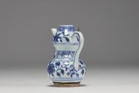 China - Small blue-white porcelain coffee pot, Ming dynasty.