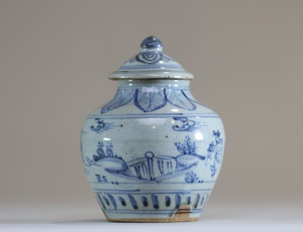 China - Blue-white porcelain covered pot, Ming, 17th-18th century