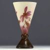 DAUM Nancy - Acid-etched multi-layered glass vase with daisy design, signed in the design.