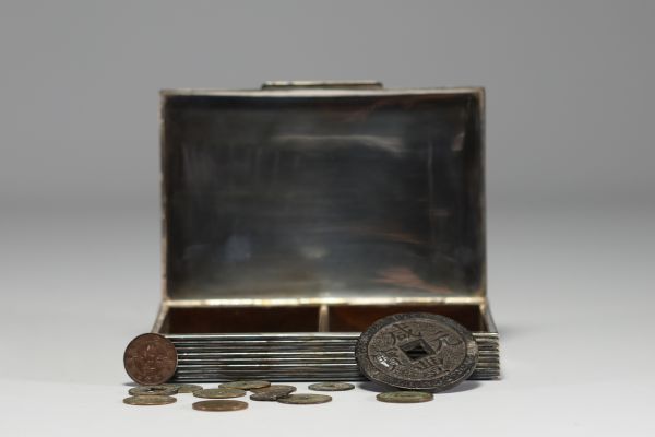 China - Set of thirteen coins from different periods and a silver-plated metal box.