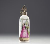 Meissen - Painted porcelain salt bottle with romantic decoration, silver stopper, 18th century.