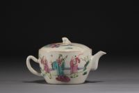 Chine - Ensemble composé de différentes pièces en porcelaines de la famille rose, début XXe siècle.