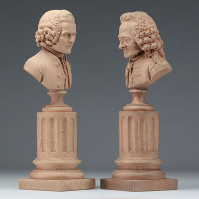 Voltaire et Rousseau Sculpture et buste sur colonnes cannelées en terre cuite dans le goût de J. MARIN du XVIIIe siècle