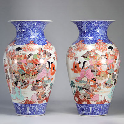 Large pair of vases decorated with several figures in traditional clothing from Japan