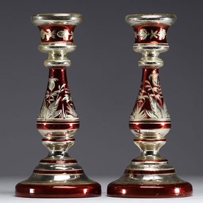 Paire de bougeoirs en verre au mercure rouge et argent, seconde moitié de XIXème.