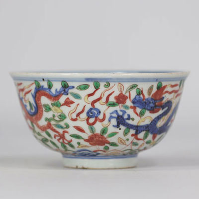 Green family bowl with dragon design from the early 20th century