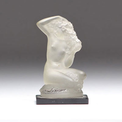 Lalique France statuette jeune femme nue 