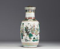 China - A green family polychrome porcelain vase (mounted as a lamp) decorated with dignitaries, 19th century.