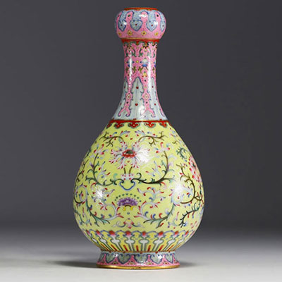 China - Famille rose porcelain vase, mark under the piece, 19th century