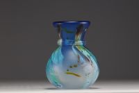 Louis LELOUP (1929- ) Vase en pâte de verre à décor multicolore, signé et daté de 1995.