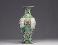 China - A green family porcelain baluster vase, decorated with birds in a cartouche, 19th century.