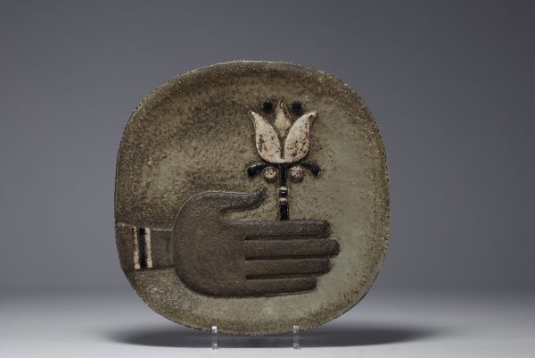 Marie Henriette BATAILLE (1931-2014) Dour ceramic dish decorated with a flowering hand.