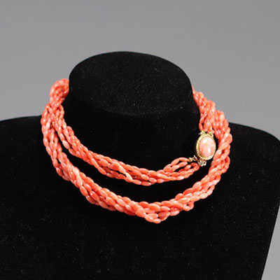 Collier en corail rouge début du XXème