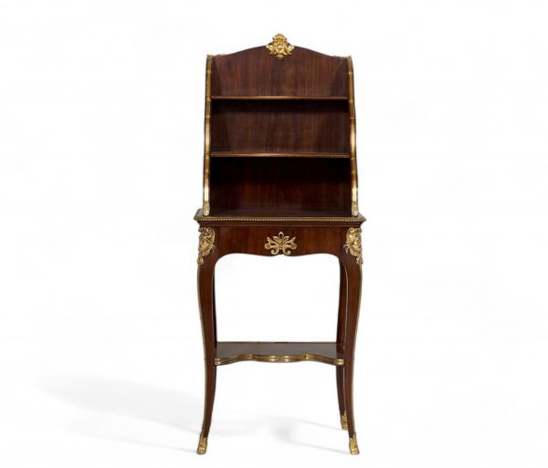 Gervais Maximilien DURAND (1839-1911) in the style of - A small Louis XV style mahogany and gilt bronze shelving unit, 19th century.formant étagère en acajou et bronze doré de style Louis XV, XIXème.