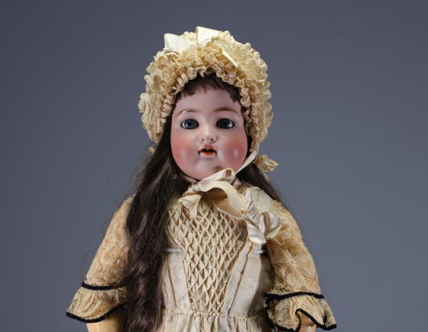 SIMON et HALBIG - Porcelain head doll n° 72, open mouth.