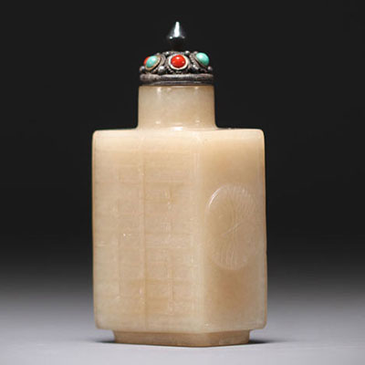 China - Snuffbox in white jade