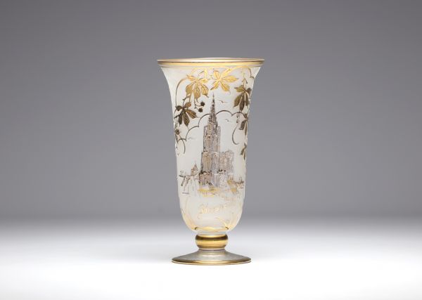 Adat - Art Deco vase in frosted acid-etched glass with gold highlights depicting Strasbourg Cathedral.