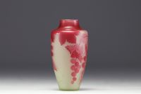 Paul NICOLAS ( 1875-1952) d'Argental - Vase en verre multicouche dégagé à l'acide à décor floral, signé.