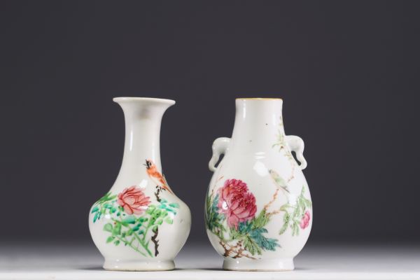 Chine - Ensemble de deux vases Qianjiang cai en porcelaine.