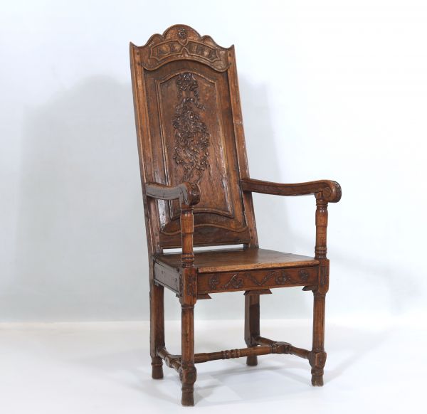 Liégeois’ armchair in carved wood, 18th century.