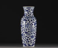 China - A blue-white porcelain vase decorated with dragons, Qing period.