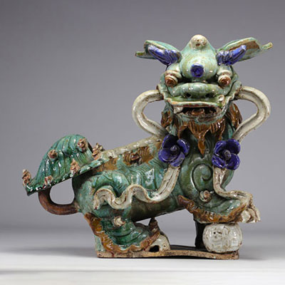 Blue glazed terracotta Fô dog temple sculpture from the Qing period (清朝)