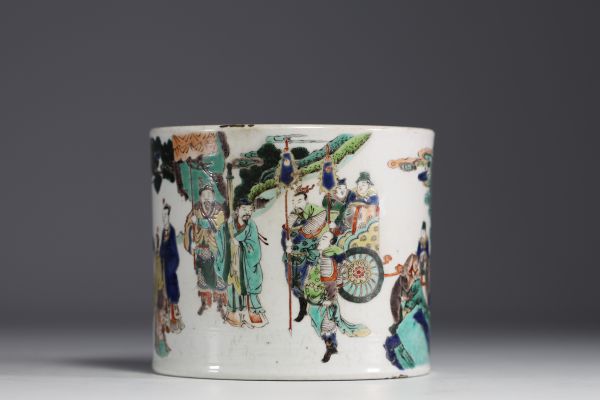 China - Green family brush-holder with figures décor