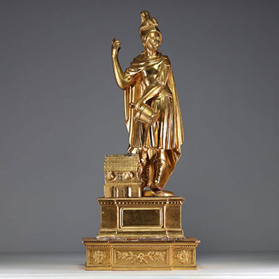 “Saint Florian” Sculpture en bois stuqué doré, sur socle, époque XVIIIe siècle.