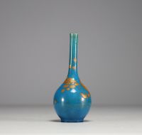 Japan - Glazed ceramic soliflore vase decorated with gold ibises on a blue background, Meiji period.