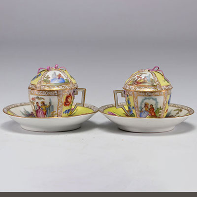 Paire de tasses couvertes en porcelaine de Meissen