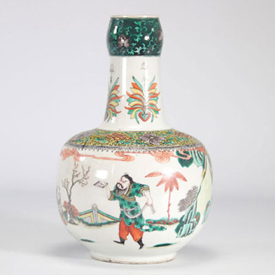 Porcelain vase of la famille verte decorated with characters