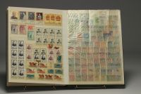 Ensemble de 26 albums de timbres du monde, Chine, Japon, Moyen Orient, Europe, etc. (Lot 3)