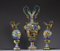 Très importante garniture composée de trois pièce en faïence d'Urbino, majolique italienne d'époque XIXème.