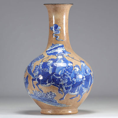 Chinese porcelain vase 