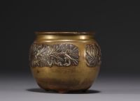 Japan - Bronze offering bowl with flower decoration, Meiji period, late 19th century.