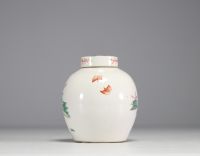 China - Covered pot in pink family polychrome porcelain decorated with a figure, late 19th century.