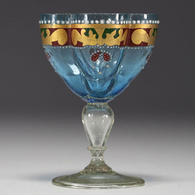 Murano, four-lobed glass on a two-tone foot, gilded and enamelled, 18th century.