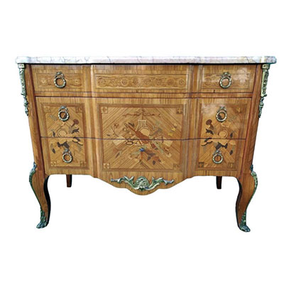 Attractive chest of drawers in marquetry decorated with bronze